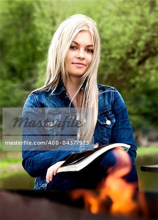 A young blue-eyed blonde on a spring picnic.