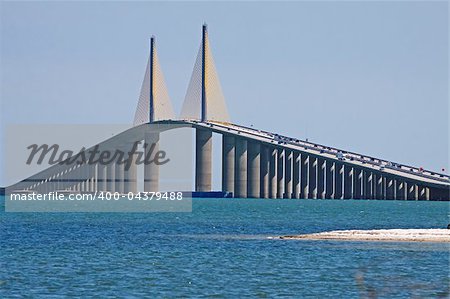 The Bob Graham Sunshine Skyway Bridge spans Tampa Bay,Florida,connecting St.Petersburg and Terra Ceia.