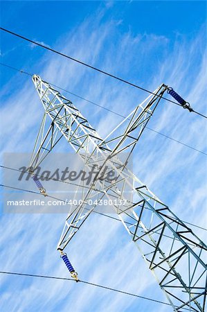 Pylon and transmission power line