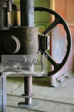 The rusty and old metalcutting machine tool