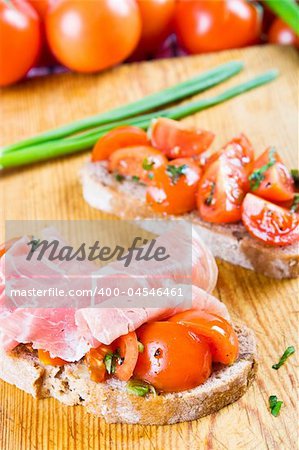 Ham and tomato sandwiches with freshly cut spring onion