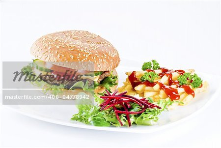 Beefburger with crispy salad leaves and chips