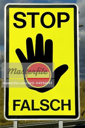 a yellow marker with the script Stop Falsch