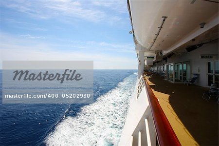 Sailing cruise ship