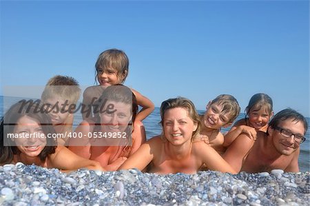 beach haapy smiling family group