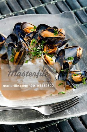 mussels on curry paste