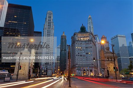 Image of busy traffic at Chicago night street.