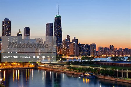 Chicago downtown skyline at dusk.