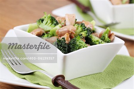 Chicken and broccoli stir fry. Shallow dof