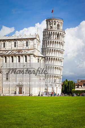 An image of the great Piazza Miracoli in Pisa Italy