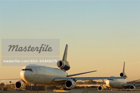 Airplanes Taxiing