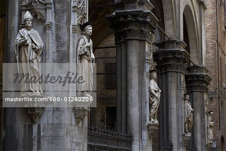 Statues, Siena, Tuscany, Italy