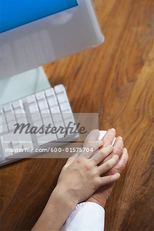 Corroderen Vallen Induceren Child's and Adult's Hand Using Computer Mouse - Stock Photo - Masterfile -  Premium Royalty-Free, Artist: Masterfile, Code: 600-01575704