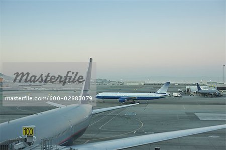 View From San Francisco International Airport Departure Lounge, California,  USA - Stock Photo - Masterfile - Premium Royalty-Free, Artist: Matt Brasier,  Code: 600-02883079