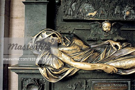 Belgium, Brussels, Grand Place, t' Serclaes's memorial, superstitious ritual