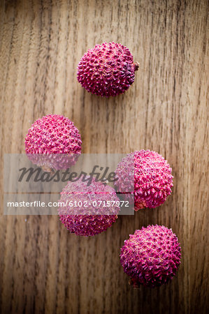 Leeche fruits on wooden table