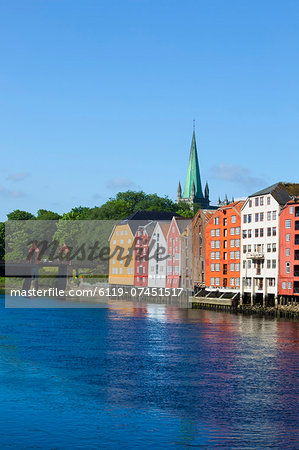 Nidaros Cathedral, old fishing warehouses and Gamle Bybro, Trondheim, Sor-Trondelag, Norway, Scandinavia, Europe