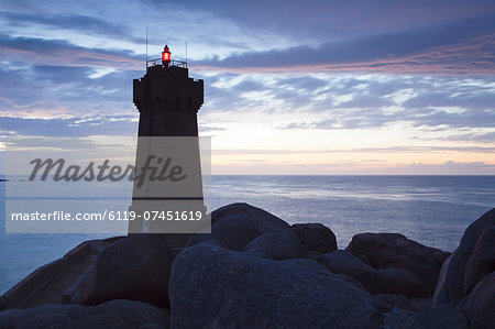 Lighthouse Meen Ruz, Ploumanach, Cote de Granit Rose, Cotes d'Armor, Brittany, France, Europe