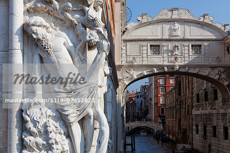 The Bridge of Sighs and Palazzo Ducale (Doges Palace), Venice, UNESCO World Heritage Site, Veneto, Italy, Europe