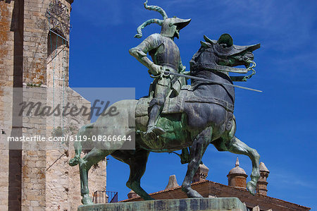 Statue of Francisco Pizarro, Plaza Mayor, Trujillo, Extremadura, Spain, Europe