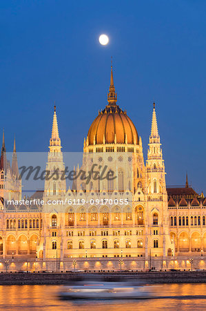 Parliament Building at dusk, Budapest, Hungary, Europe