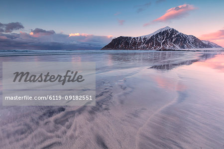 Skagsanden beach at sunset, Flakstad municipality, Lofoten Islands, Nordland, Norway, Europe