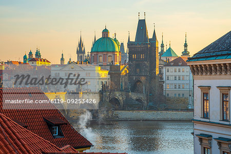 Charles Bridge (Karluv Most) over River Vltava, UNESCO World Heritage Site, Prague, Czech Republic, Europe