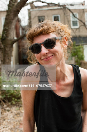 Portrait of woman in sunglasses