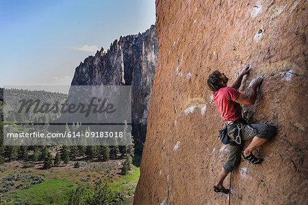 Man rock climbing, Smith Rock State Park, Oregon, USA