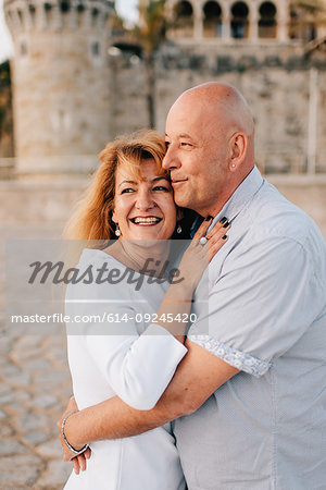 Couple enjoying beach, Estoril, Lisboa, Portugal