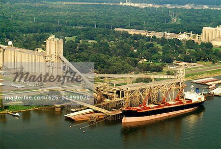 Aerial view of container ships being loaded with grain, Mississippi River, New Orleans, Louisiana, USA