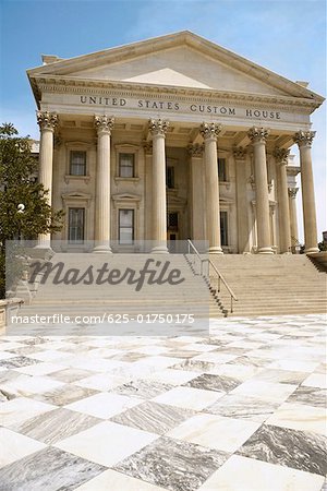 Low angle view of a government building, U.S. Customs House, Charleston, South Carolina, USA