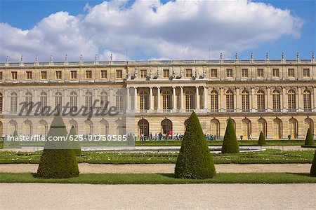 Formal garden in front of a palace, Palace of Versailles, Versailles, France