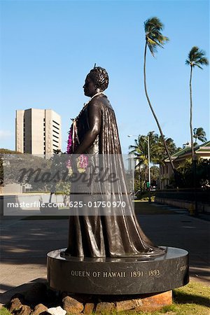 Statue of Queen Liliuokalani in a park, Iolani Palace, Honolulu, Oahu, Hawaii Islands, USA