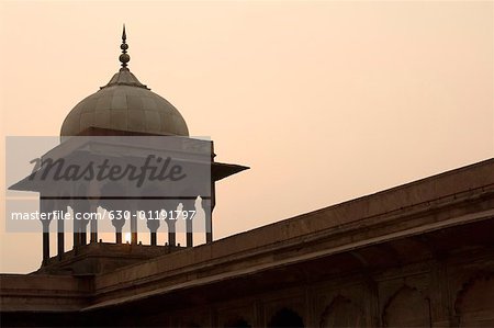 Watch] New Rule: Girls Can't Enter Delhi's Jama Masjid Alone - odishabytes