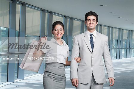 Business couple in a shopping mall