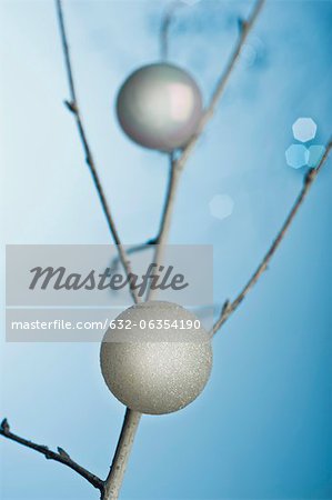 Ball-shaped ornaments