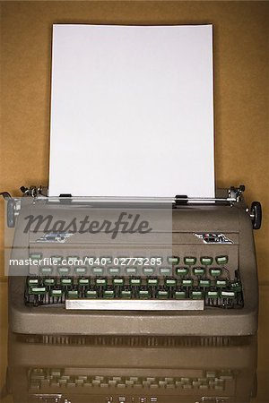 Typewriter blank page paper hi-res stock photography and images