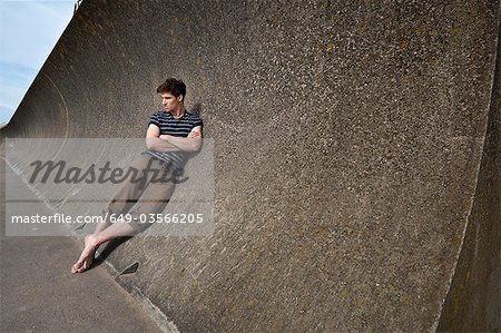 Man leaning on curved wall
