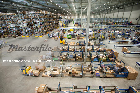 Assembling orders in distribution warehouse