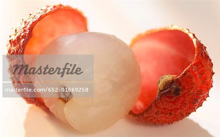 peeled litchi