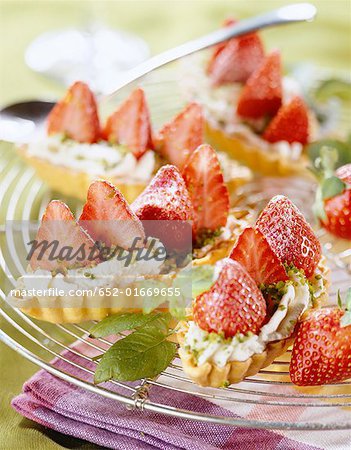 pastry boat filled with strawberries,whipped cream and pistchios