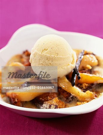 Gingerbread and pears with vanilla ice cream