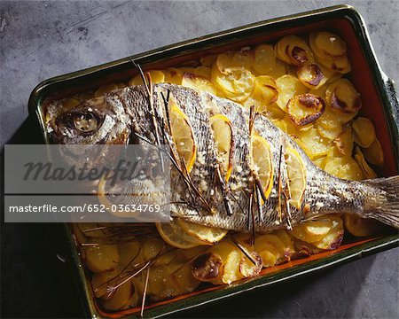 Braised sea bream with dried fennel