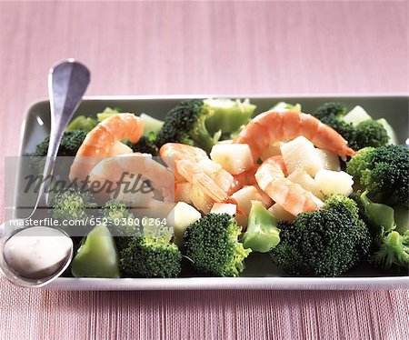 Shrimp and broccoli salad