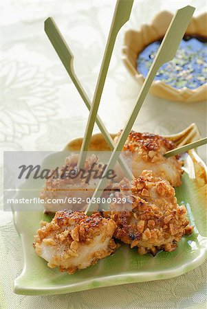 Scallops in peanut crust