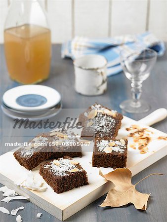 Wholemeal flour carouba and coconut vegan cake