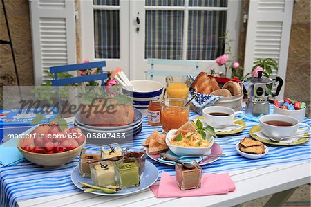 Outdoor buffet