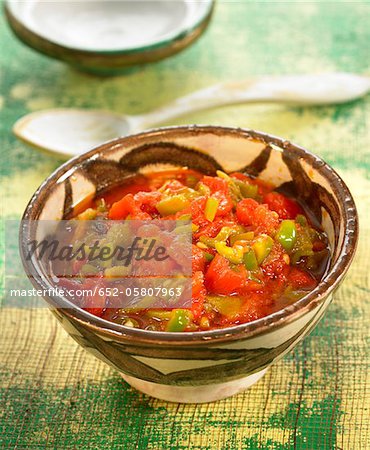 Crushed tomato and pepper salad