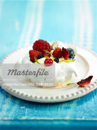 Meringue with summer fruit Meringue with summer fruit